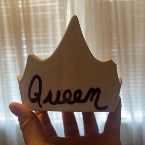 Queen ceramic jewelry holder